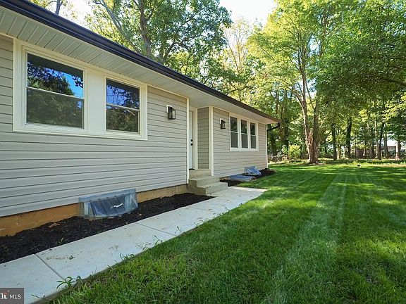 2nd image of 4150 Barrett Pl