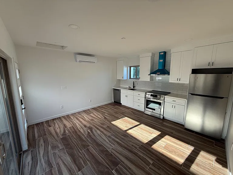 835 Opal St — Photo 14