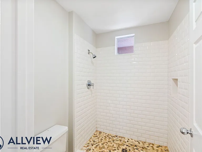 33 Silverwind — Photo 17