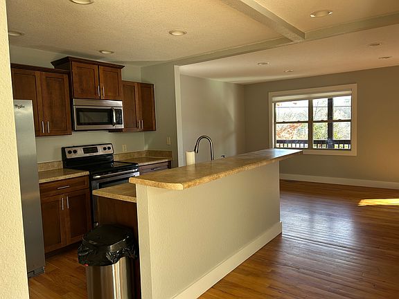 4th image of 16 Woodland Dr