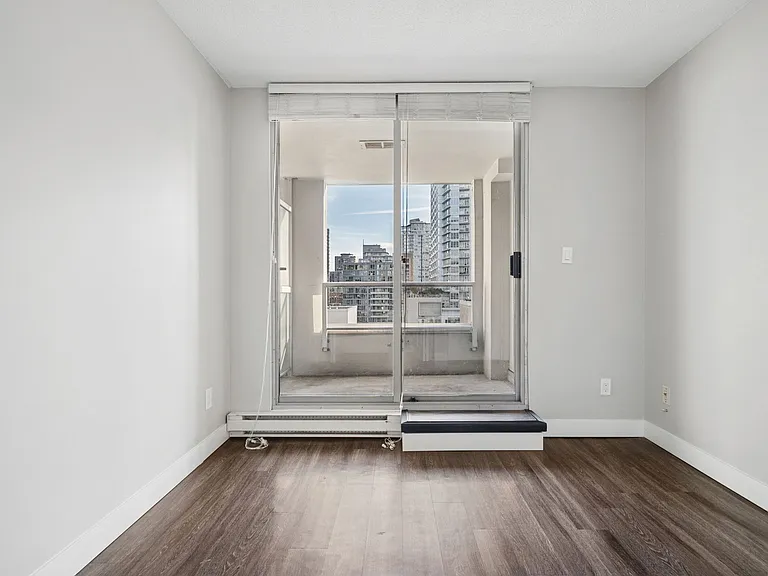828 Howe St — Photo 39