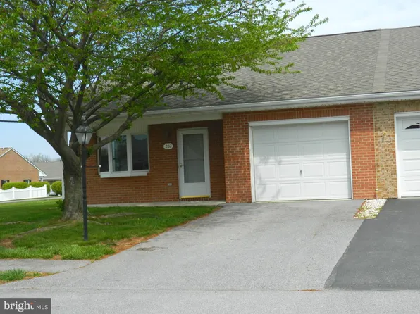 202 Winding Oak Dr, Hagerstown, MD 21740