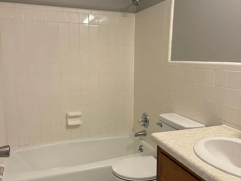 104 Cornelia Ct — Photo 16