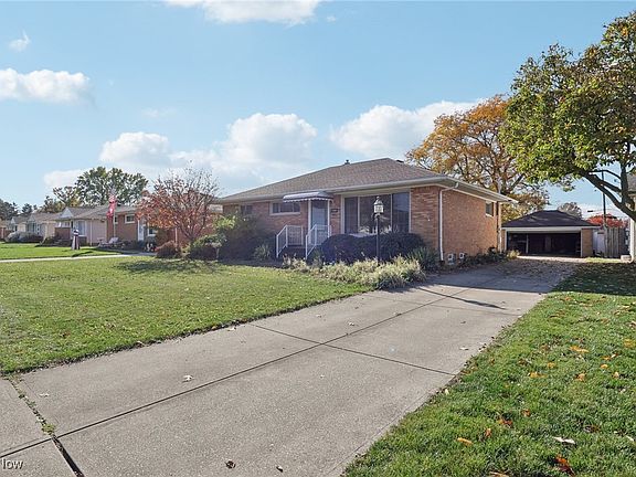 3rd image of 7264 Mayberry Dr