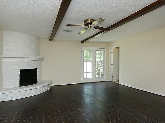 3rd image of 502 Charleston Sq