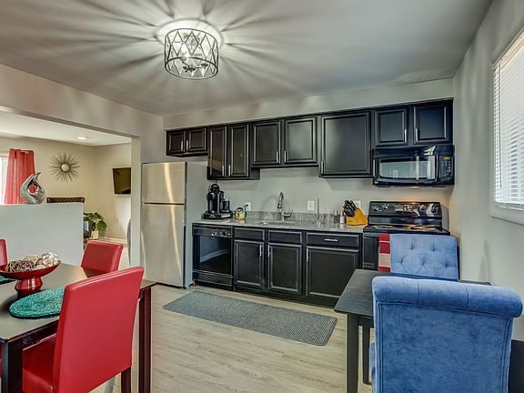 2nd image of 649 W Maple Rd APT 3