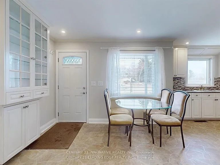 350 The Queensway S #MAIN — Photo 4