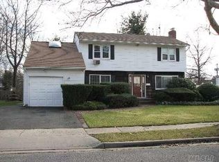 6 Cranford Rd, Plainview, NY 11803