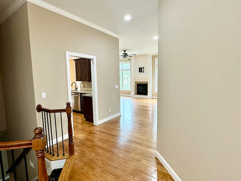 916 Diamondhead Dr — Photo 4