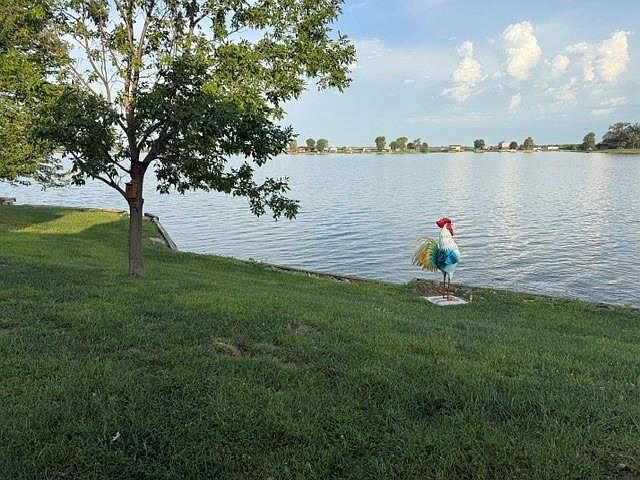 2nd image of 496 Lake Shore Dr