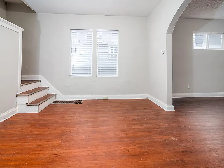 1159 Linwood Ave — Photo 4