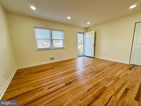 3rd image of 504 Crisfield Rd