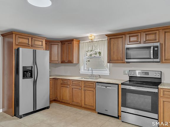5th image of 599 Laurel Street