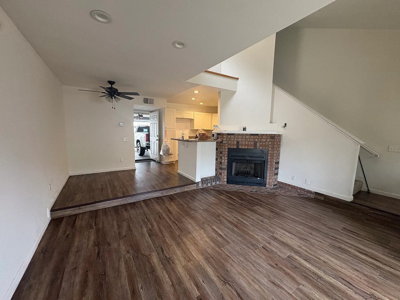 942 W Arrow Hwy — Photo 3