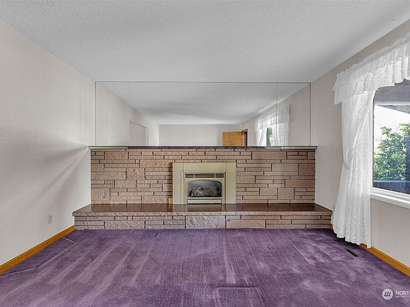 5th image of 2114 E Empire Avenue