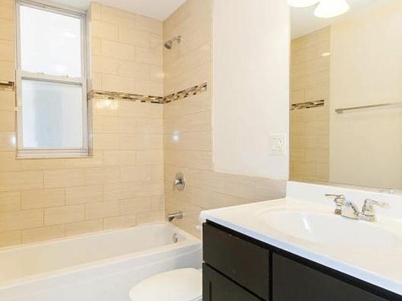 5th image of 853 W Cornelia Ave APT 1