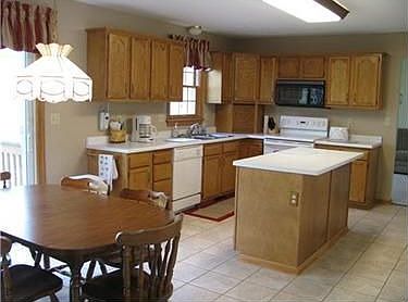 4th image of 147 Village Dr