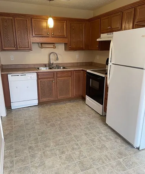 122 Darby Woods Ct — Photo 5