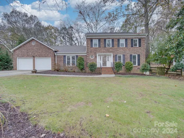 10312 Woodview Cir, Charlotte, NC 28277