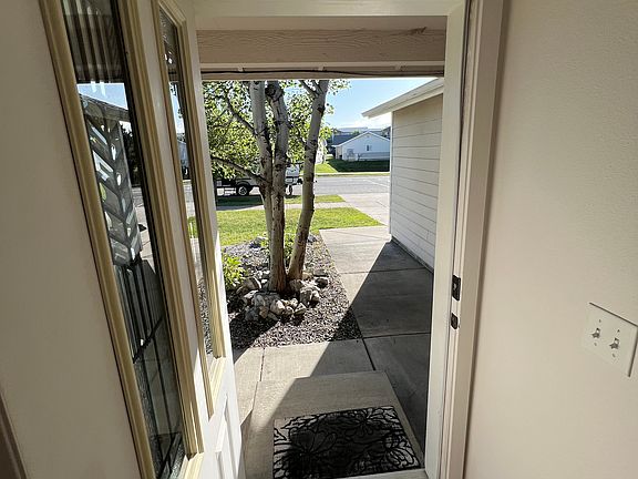 2nd image of 433 S Aspen St