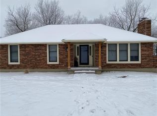 4 Gaines Ave, Camden Point, MO 64018