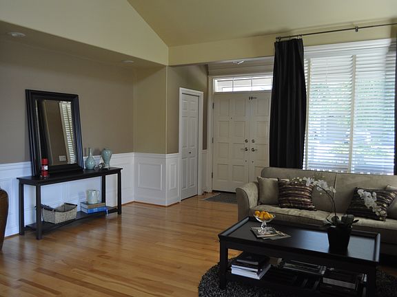 Entry & Living Room Area