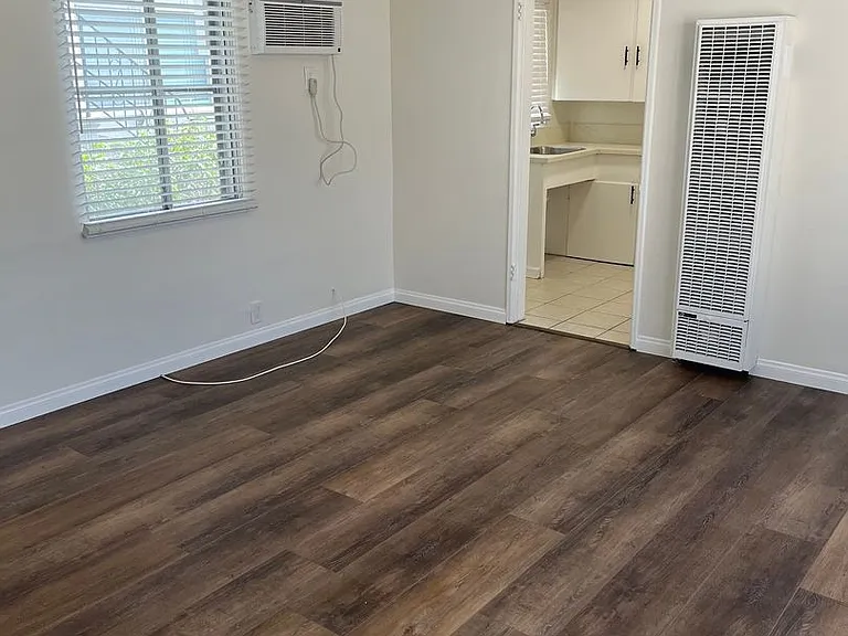 305 E Colorado Blvd — Photo 8
