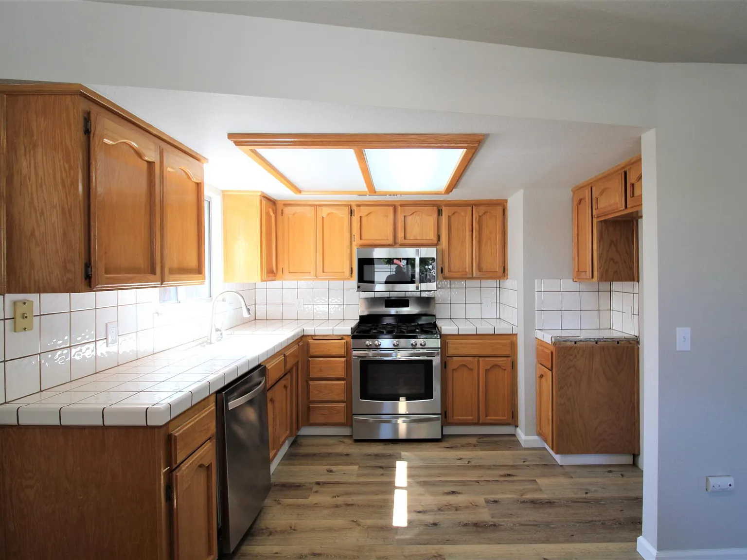 3 bed, 1144 sqft, $2,100 — Photo 2