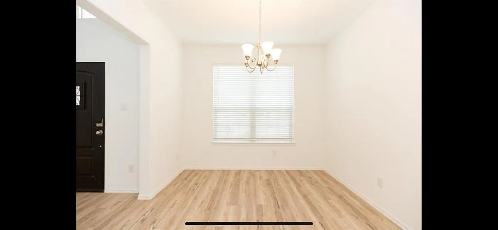 4 bed, 2229 sqft, $2,400 — Photo 3