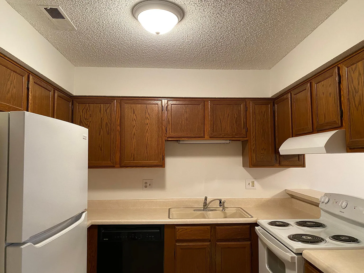 2 bed, 1210 sqft, $1,500 — Photo 3