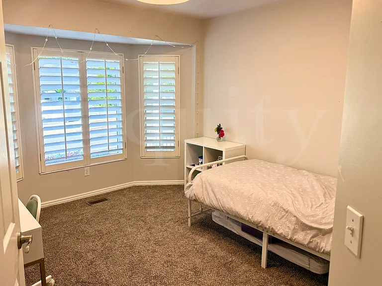 787 W Vahe St — Photo 11