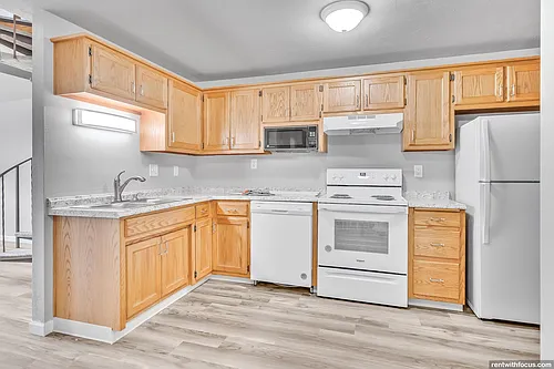 Allouez Townhomes Photo 1