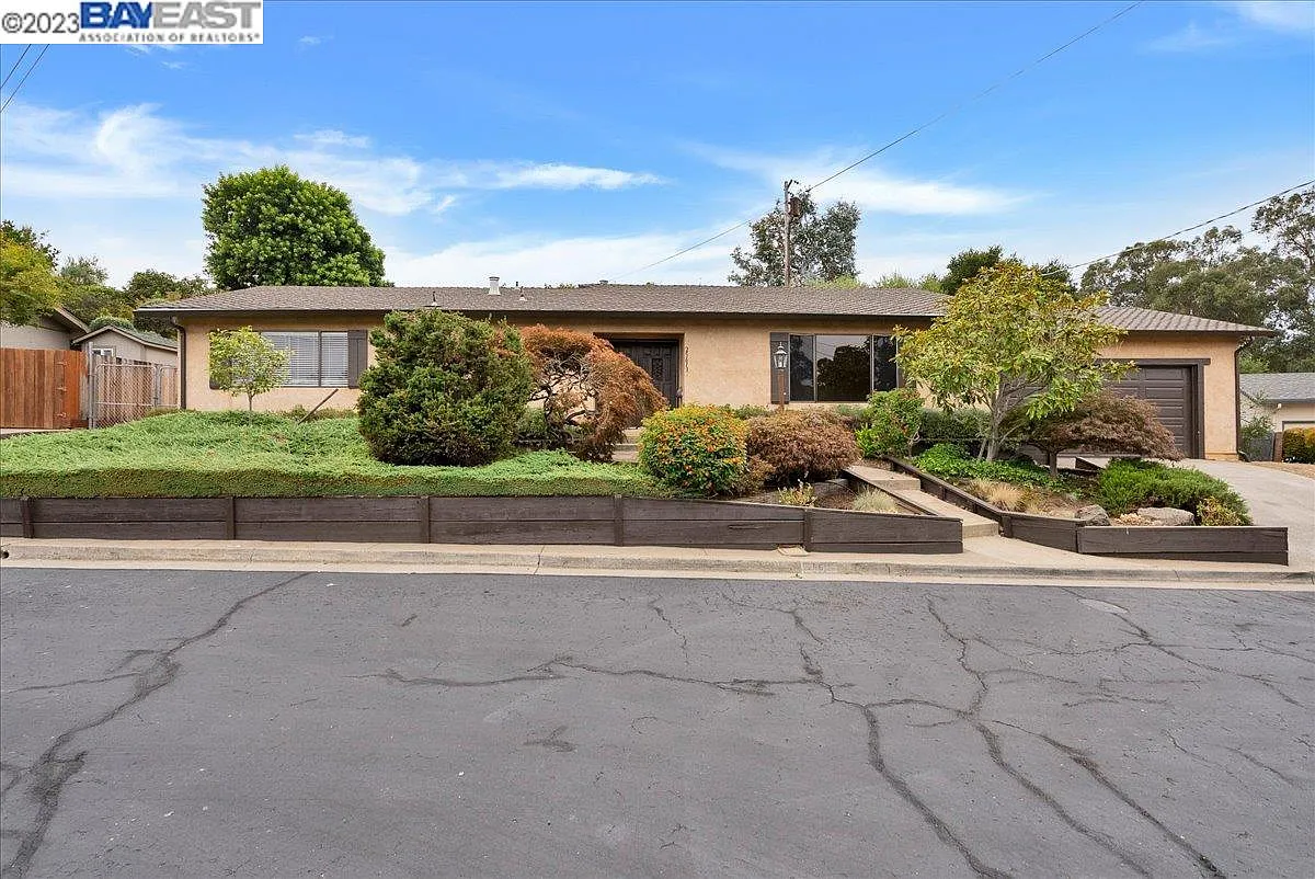 25613 Firebrand Pl photo 1
