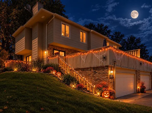 2201 Stroden Cir, Golden Valley, MN 55427