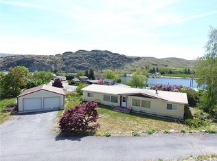706 McAlvey Dr., Pateros, WA 98846