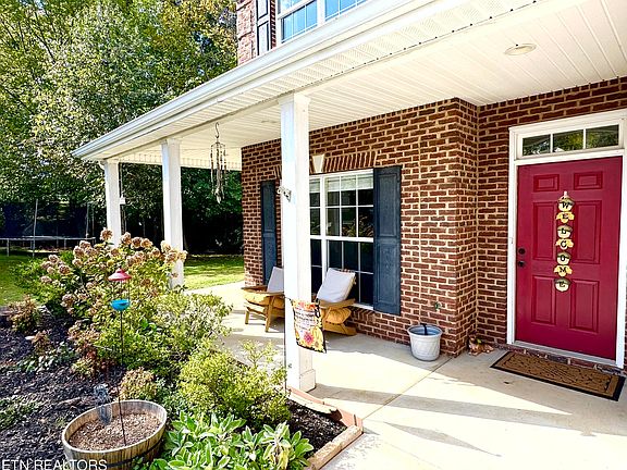 2nd image of 1601 Spring Oak Ln