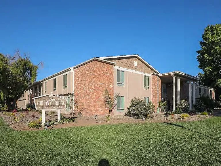 Colony House Apartments — Photo 1