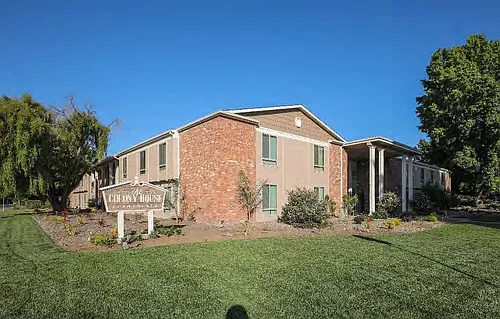 Colony House Apartments Photo 1