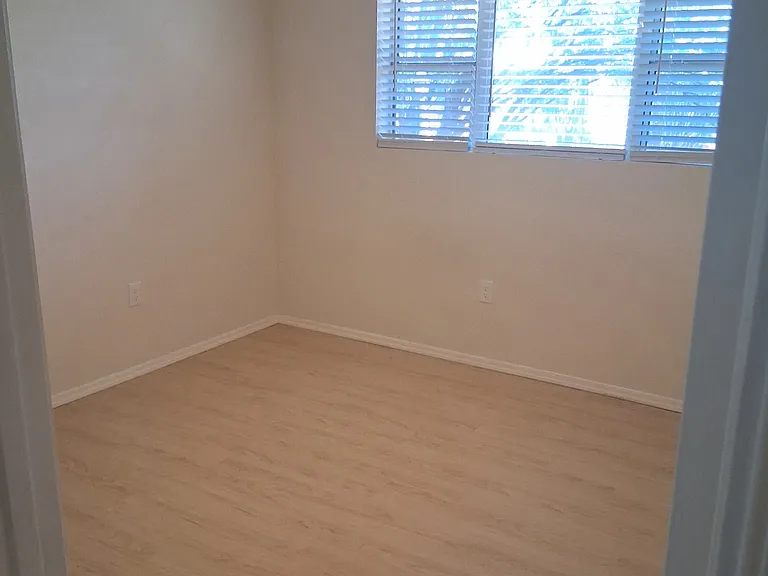 4929 S Cherry Ave — Photo 7