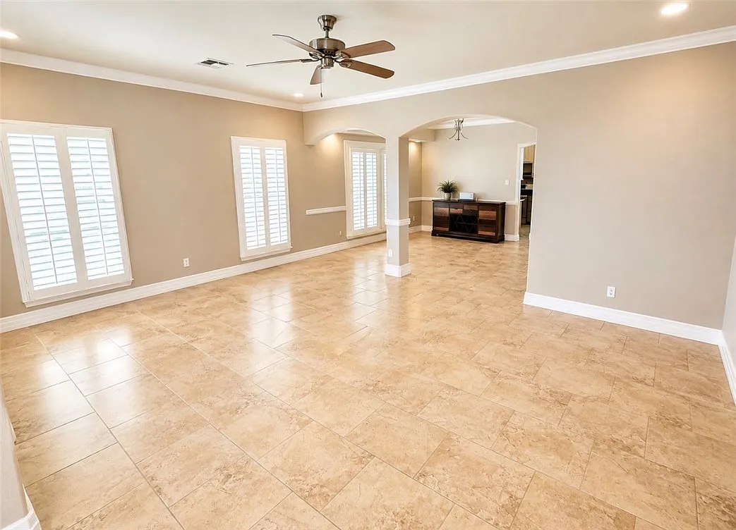 4 bed, 2.5 bath, 2612 sqft, $3,500 — Photo 3