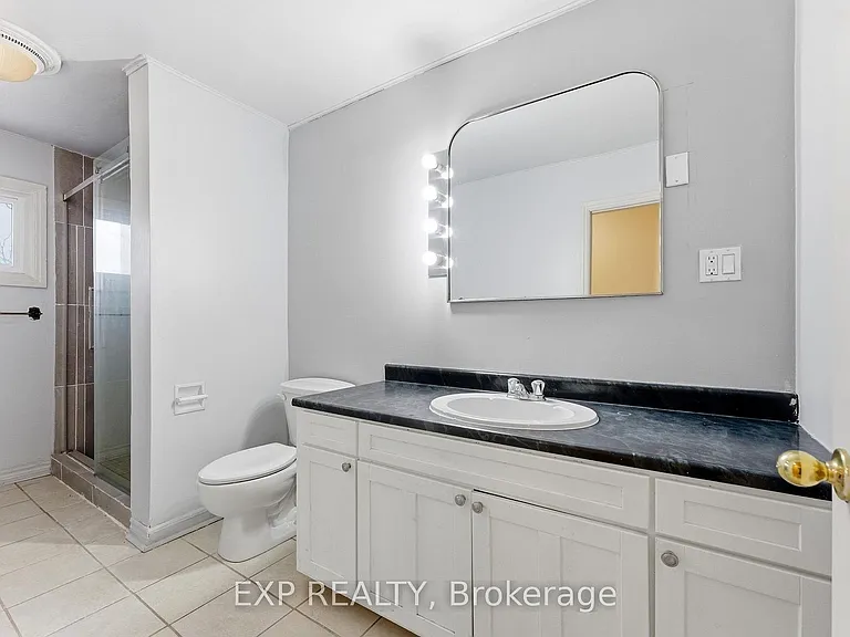 8 Reynolds Cres #1 — Photo 7