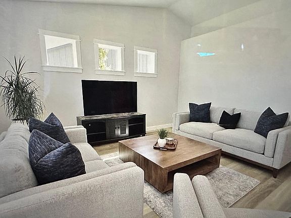 5th image of 2116 E Melwood St