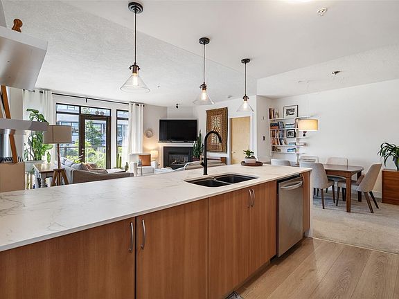 3rd image of 300 Waterfront Cres #305