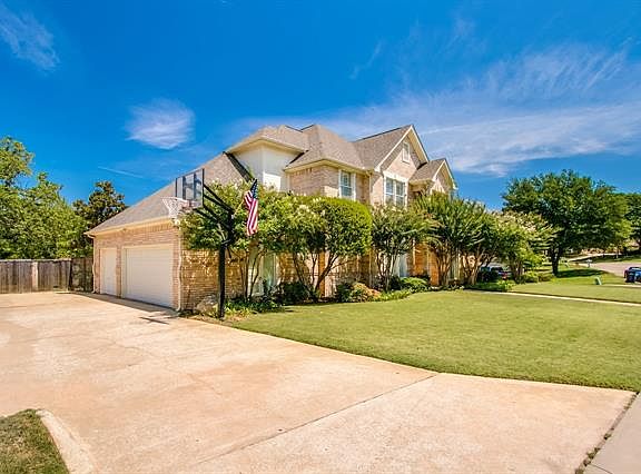 3rd image of 808 Woodhaven Dr