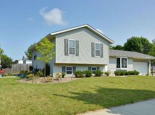 408 Broadmoore Dr, Hartford, WI 53027