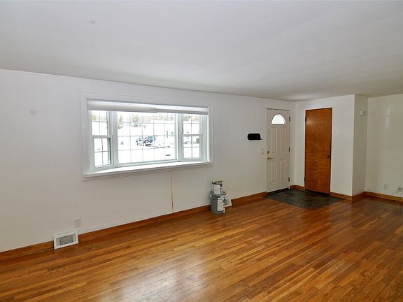 3rd image of 706 Byford Blvd