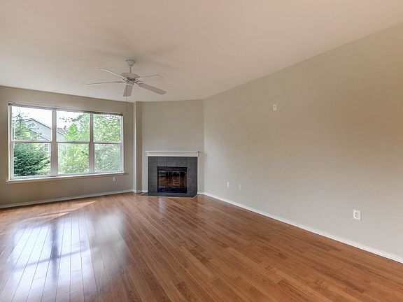 3rd image of 3116 164th St SW APT 401