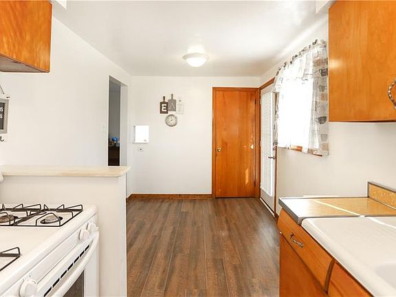 5th image of 1412 Marion Dr