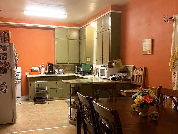 3rd image of 303 Davis Ave
