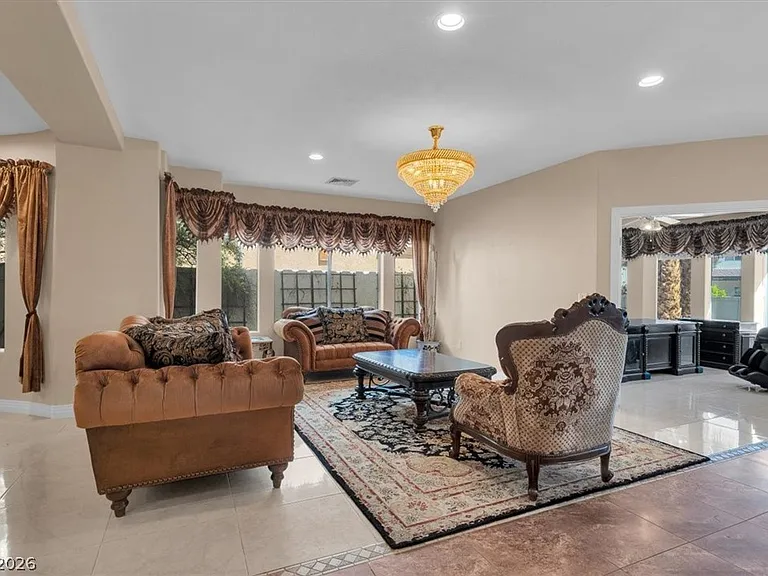 7956 Marbella Cir — Photo 3